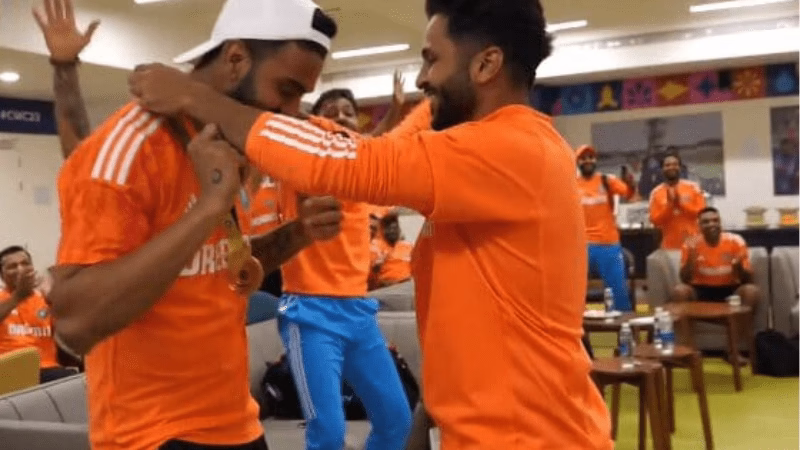 KL Rahul Awarded Best Fielder Medal in Thrilling Ind vs Pak World Cup Clash